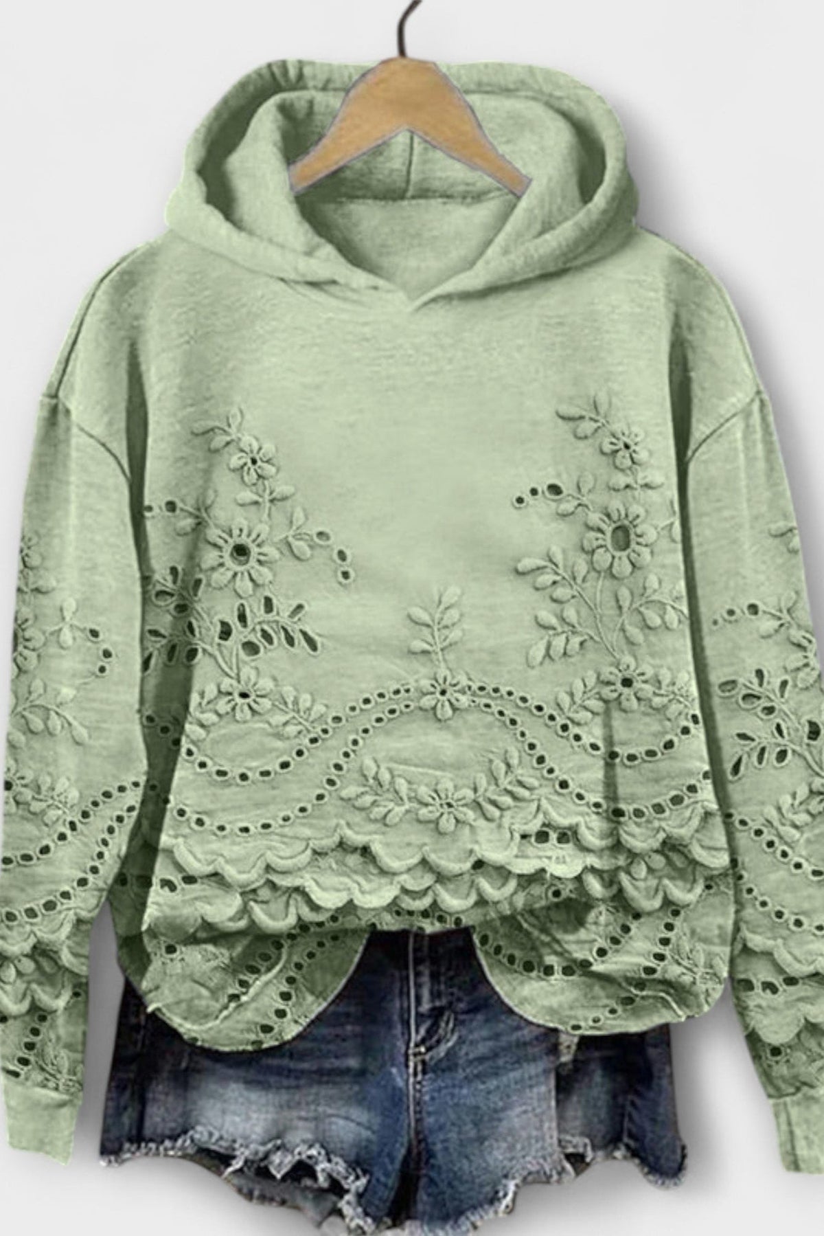 Gisela-Marie | Fliederfarbener Kapuzenpullover mit Stickerei