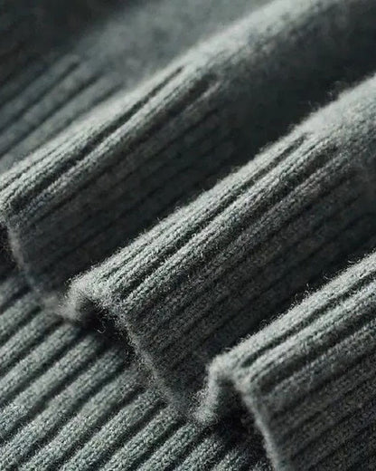 Helmut | Salbeigrüner Rollkragenpullover