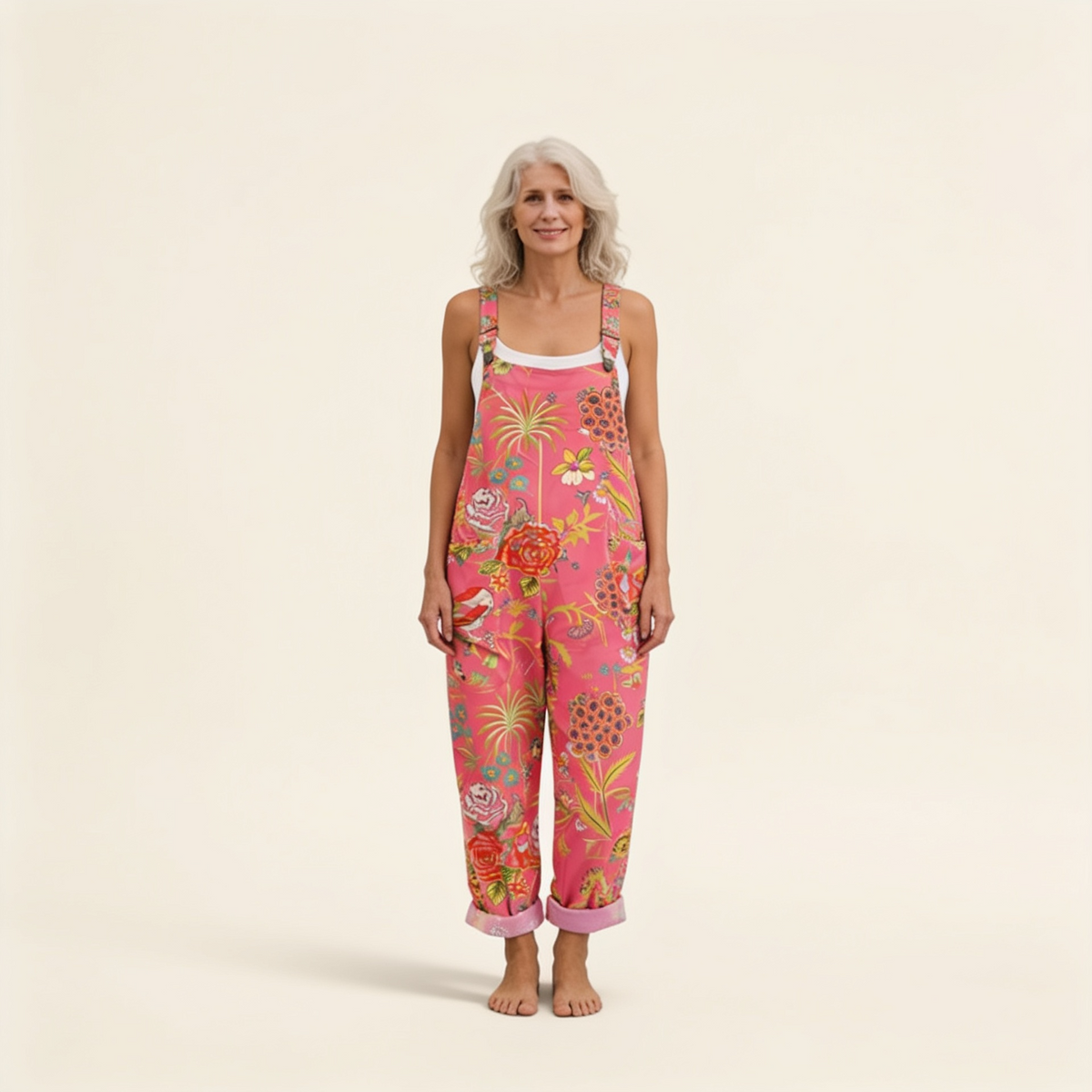 Helga | Latzhose in Pink mit tropischen Blumen