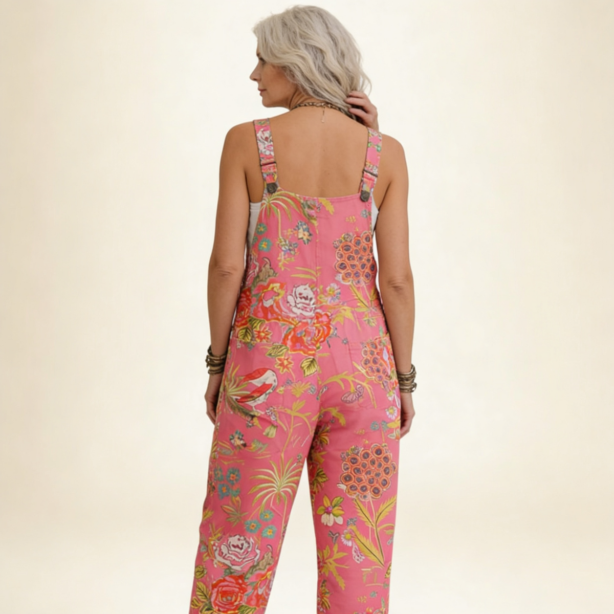 Helga | Latzhose in Pink mit tropischen Blumen