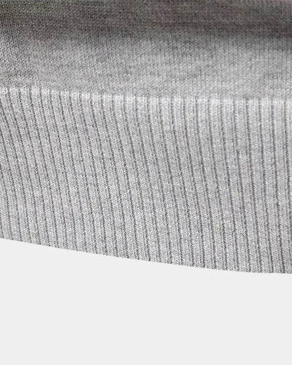 Jan | Hellgrauer Troyer-Pullover