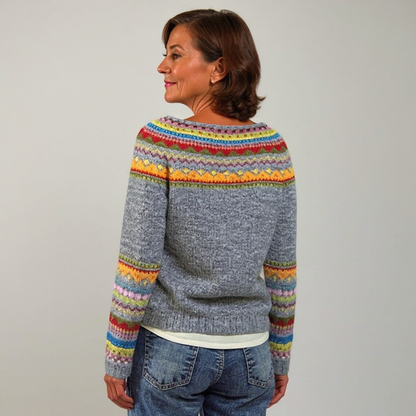 Jana | Strickpullover mit Fair-Isle-Muster in Grau und Regenbogenfarben