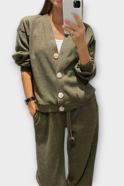 Joanne | Strickjacke mit Knöpfen & Hose Set