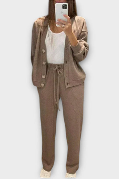 Joanne | Strickjacke mit Knöpfen & Hose Set