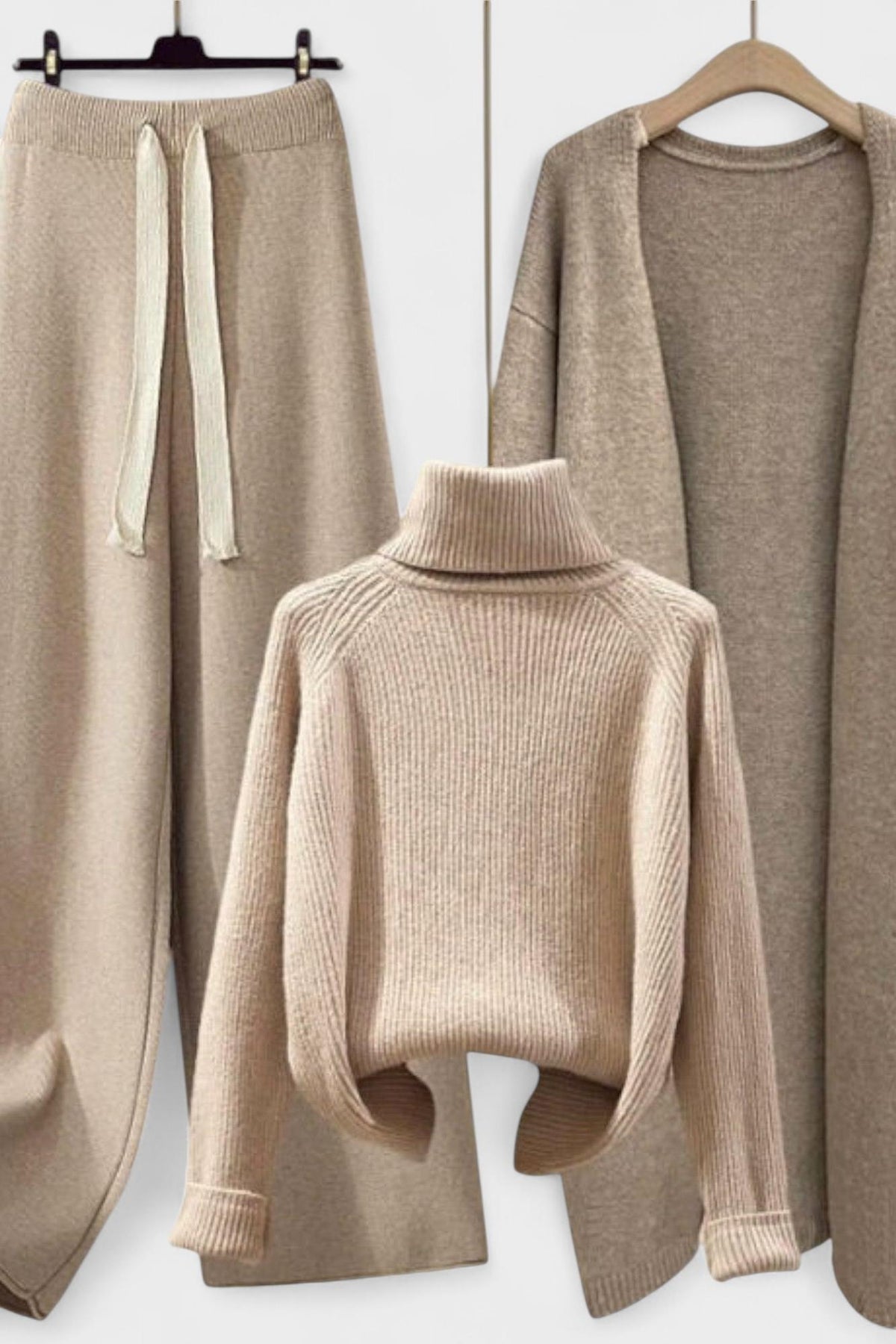 Joanne | Rollkragenpullover, Strickjacke & Hose Set