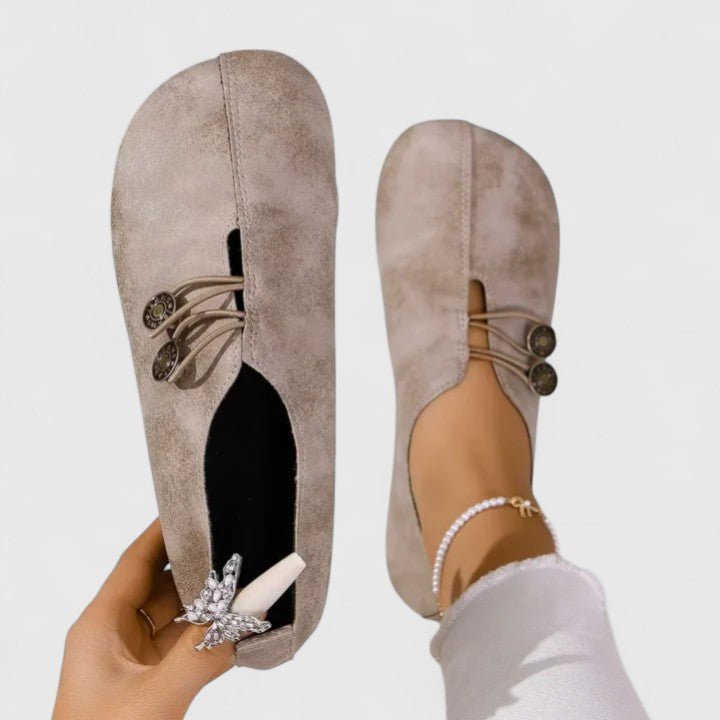 Klara | Beigefarbener Loafer mit Zierknoten