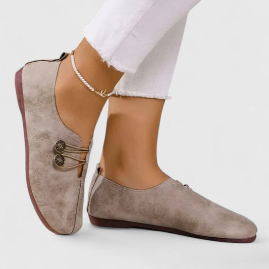 Klara | Beigefarbener Loafer mit Zierknoten
