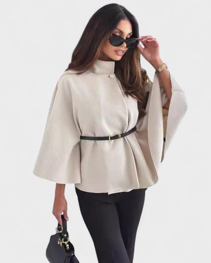 Lea | Schwarze Cape-Jacke mit Gürtel