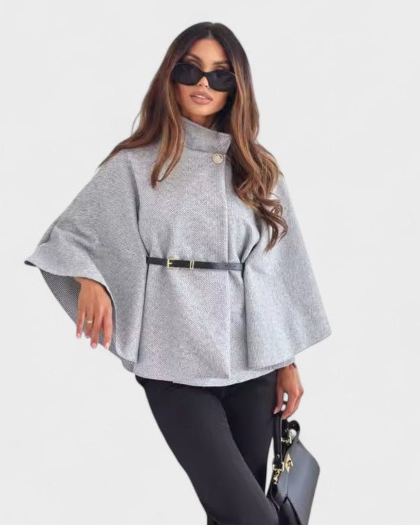 Lea | Schwarze Cape-Jacke mit Gürtel