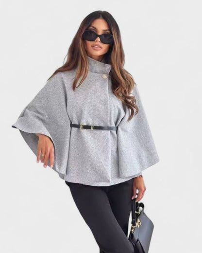 Lea | Schwarze Cape-Jacke mit Gürtel