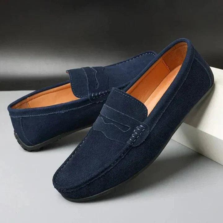 August | Dunkelblaue Penny-Loafer in Veloursoptik