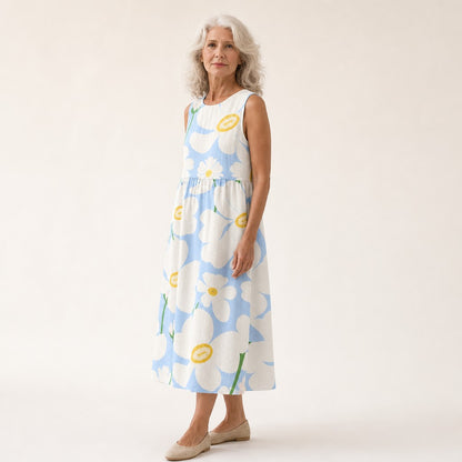 Henny | Ärmelloses Sommerkleid mit großen Blüten auf Hellblau