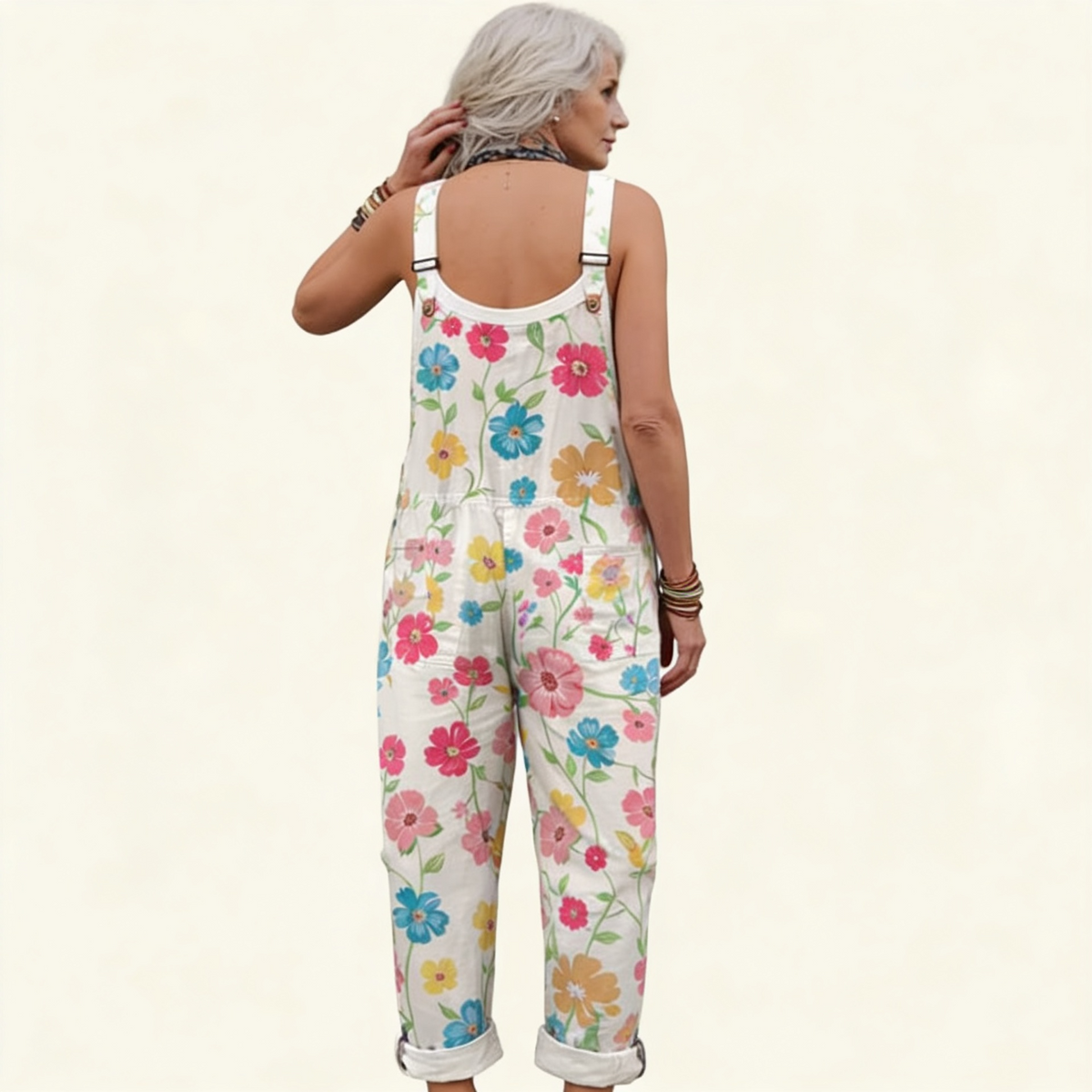 Mona | Latzhose in Weiß mit Frühlingsblumen