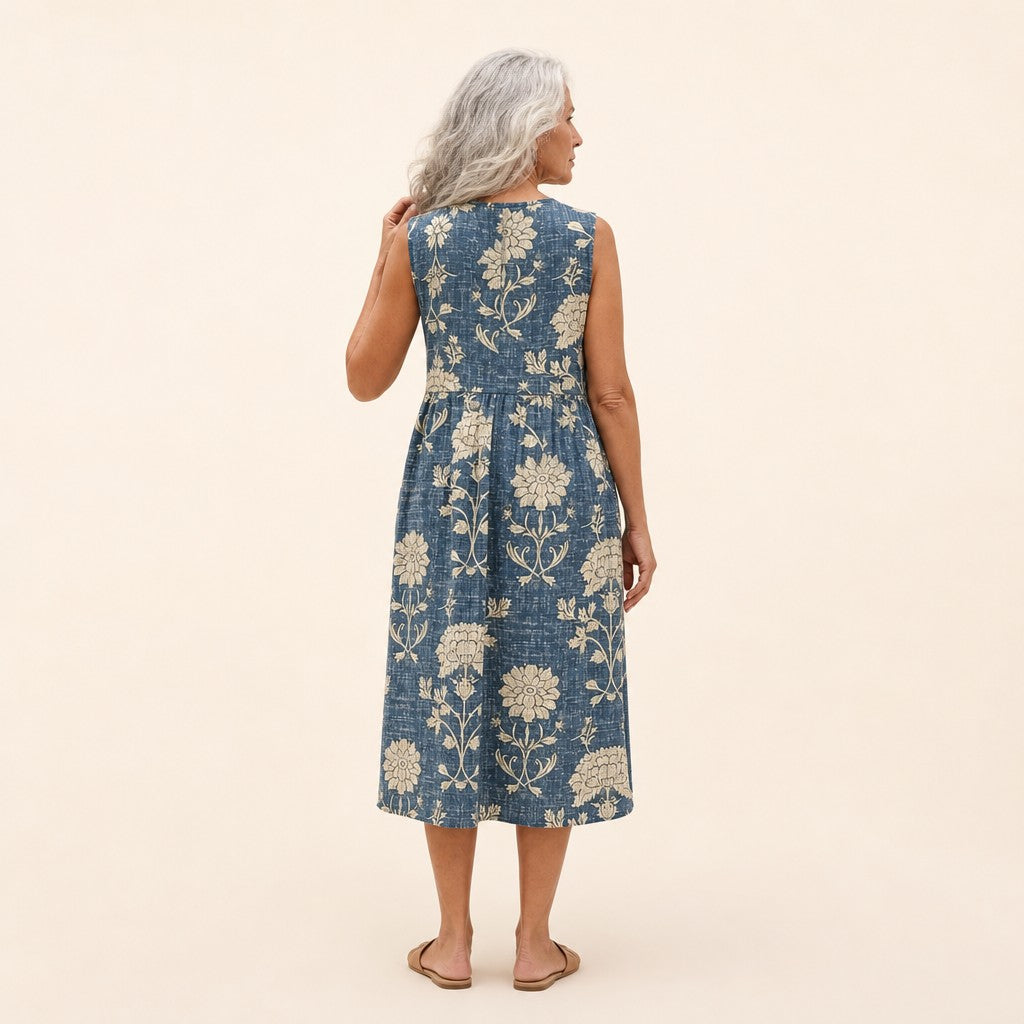 Merle | Ärmelloses Sommerkleid mit Blüten auf Blau
