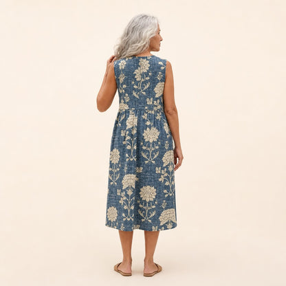 Merle | Ärmelloses Sommerkleid mit Blüten auf Blau