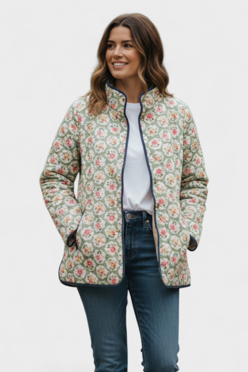 Maike | Mintgrüne gesteppte Jacke mit feinem Rosenmuster