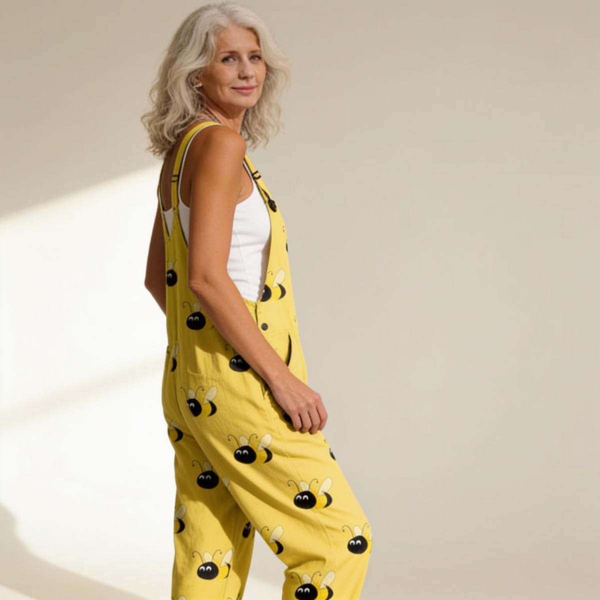 Nina | Latzhose in Gelb mit Bienenmotiv