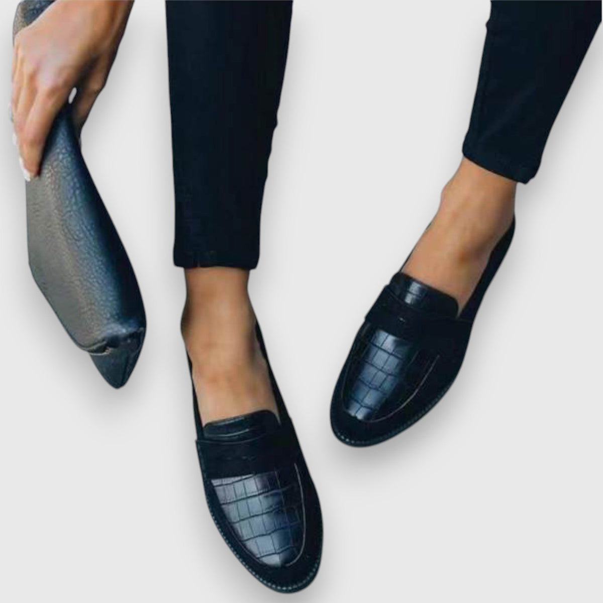 Monika | Dunkelblauer Loafer mit Kroko-Prägung