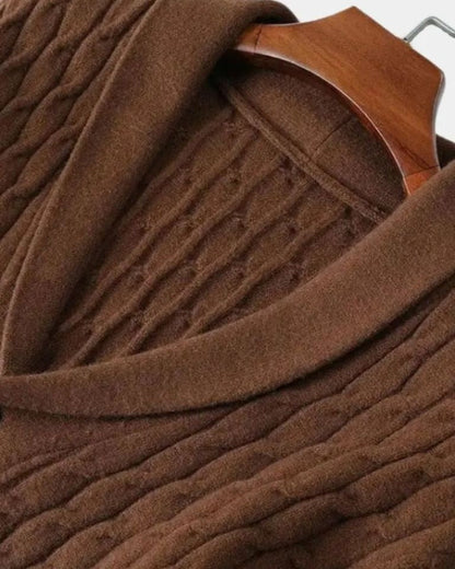 Rüdiger | Braune Zopfmuster-Strickjacke mit Schalkragen