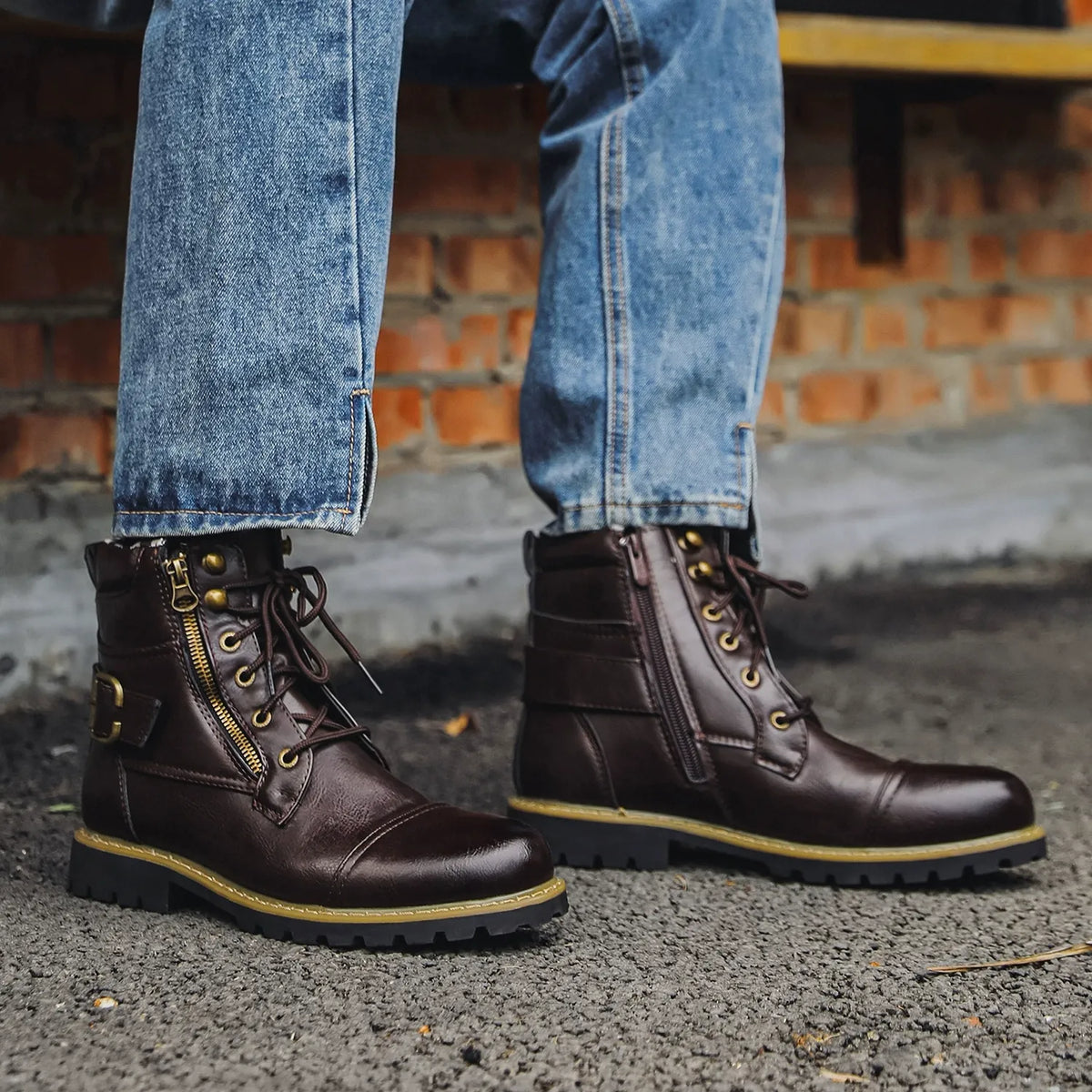 Ferdinand | Schwarze Schnürstiefel mit Schnalle