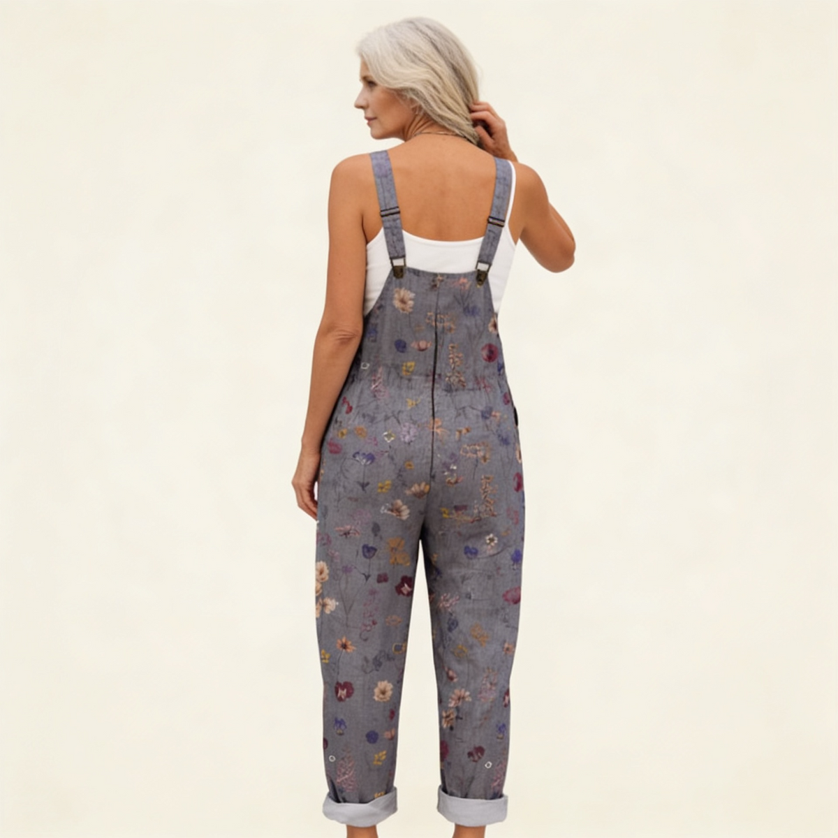 Carla | Latzhose in Grau mit kleinen Blüten