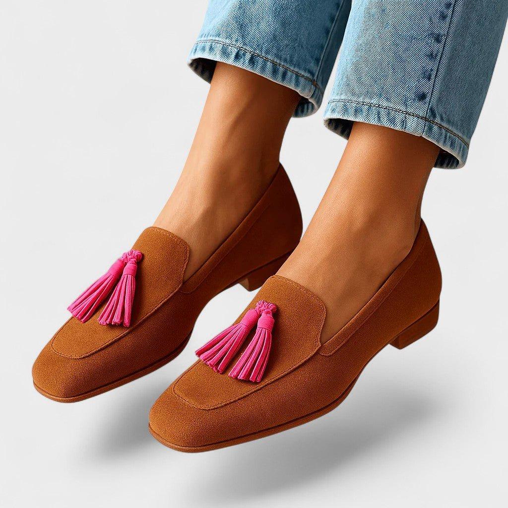 Romy | Cognacfarbener Loafer mit pinken Quasten