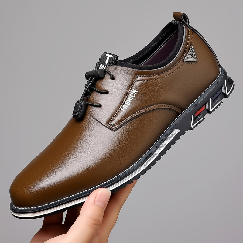 August | Schwarze Derby-Schuhe in Lackoptik