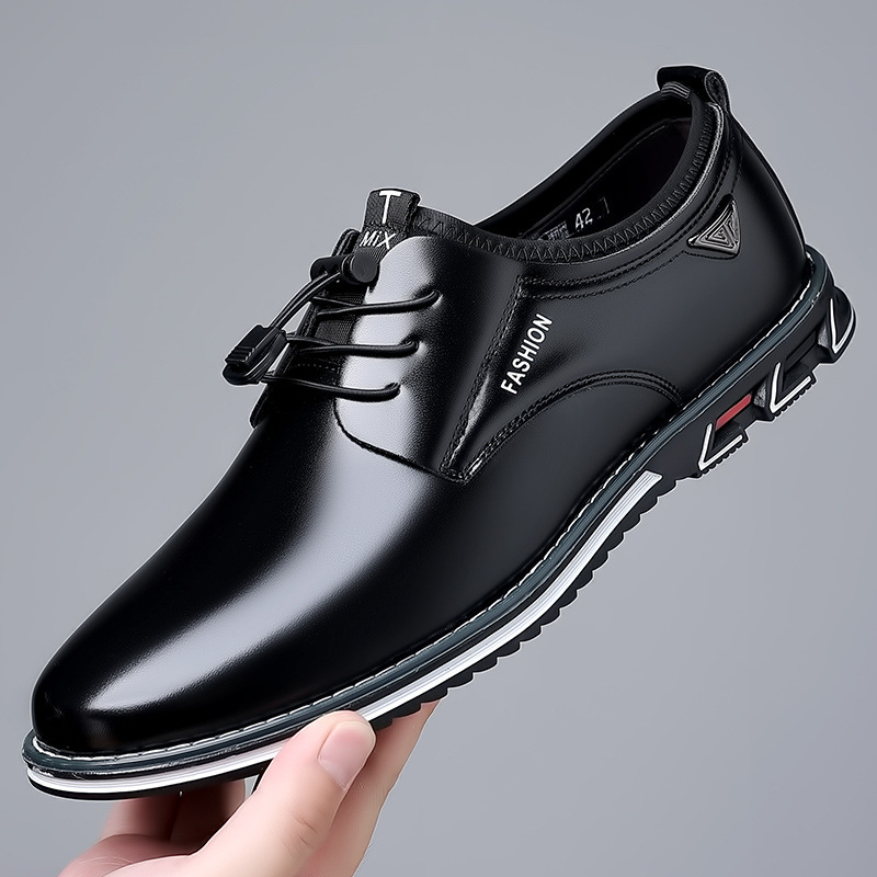 August | Schwarze Derby-Schuhe in Lackoptik