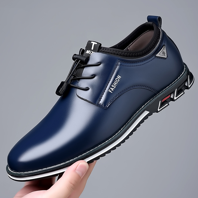 August | Schwarze Derby-Schuhe in Lackoptik