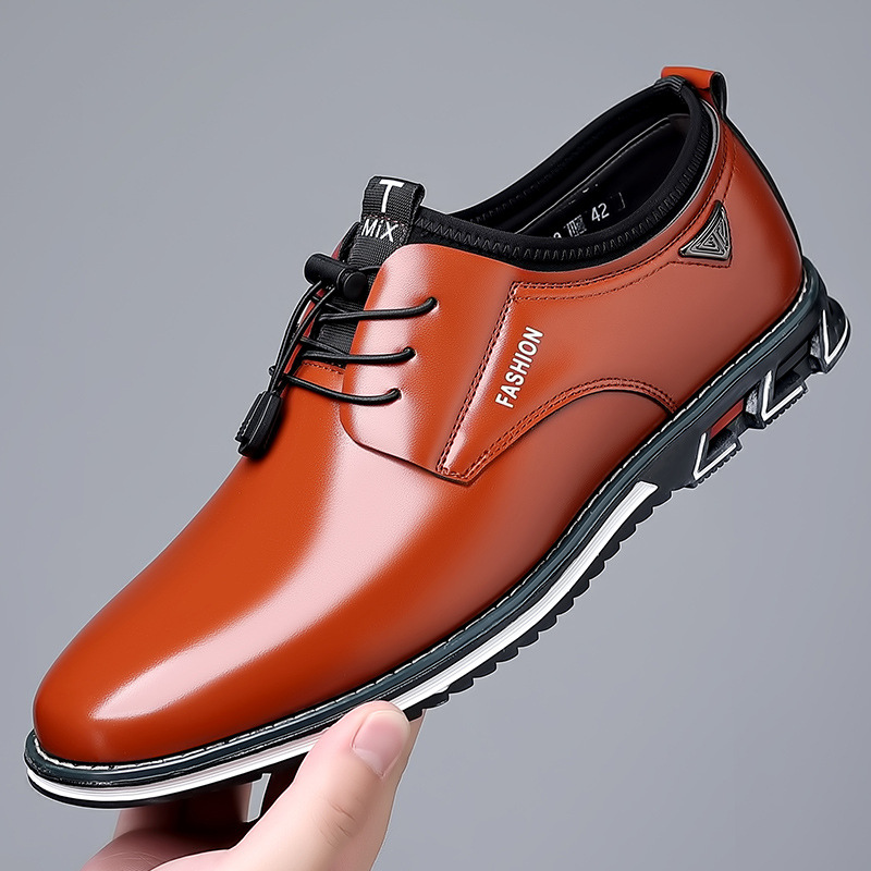 August | Schwarze Derby-Schuhe in Lackoptik
