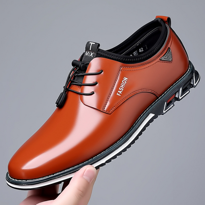 August | Schwarze Derby-Schuhe in Lackoptik