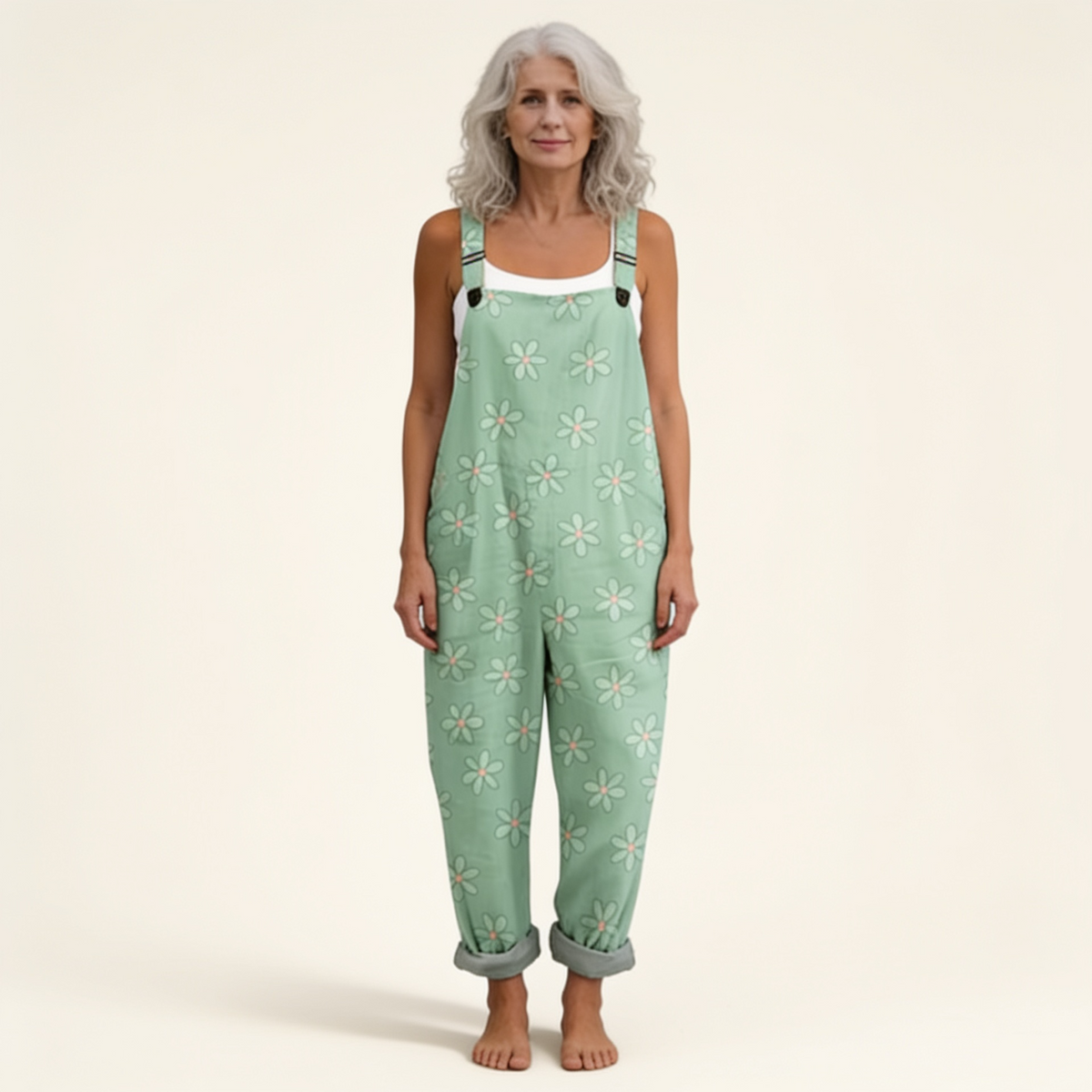 Magda | Latzhose in Mintgrün mit kleinen Blüten