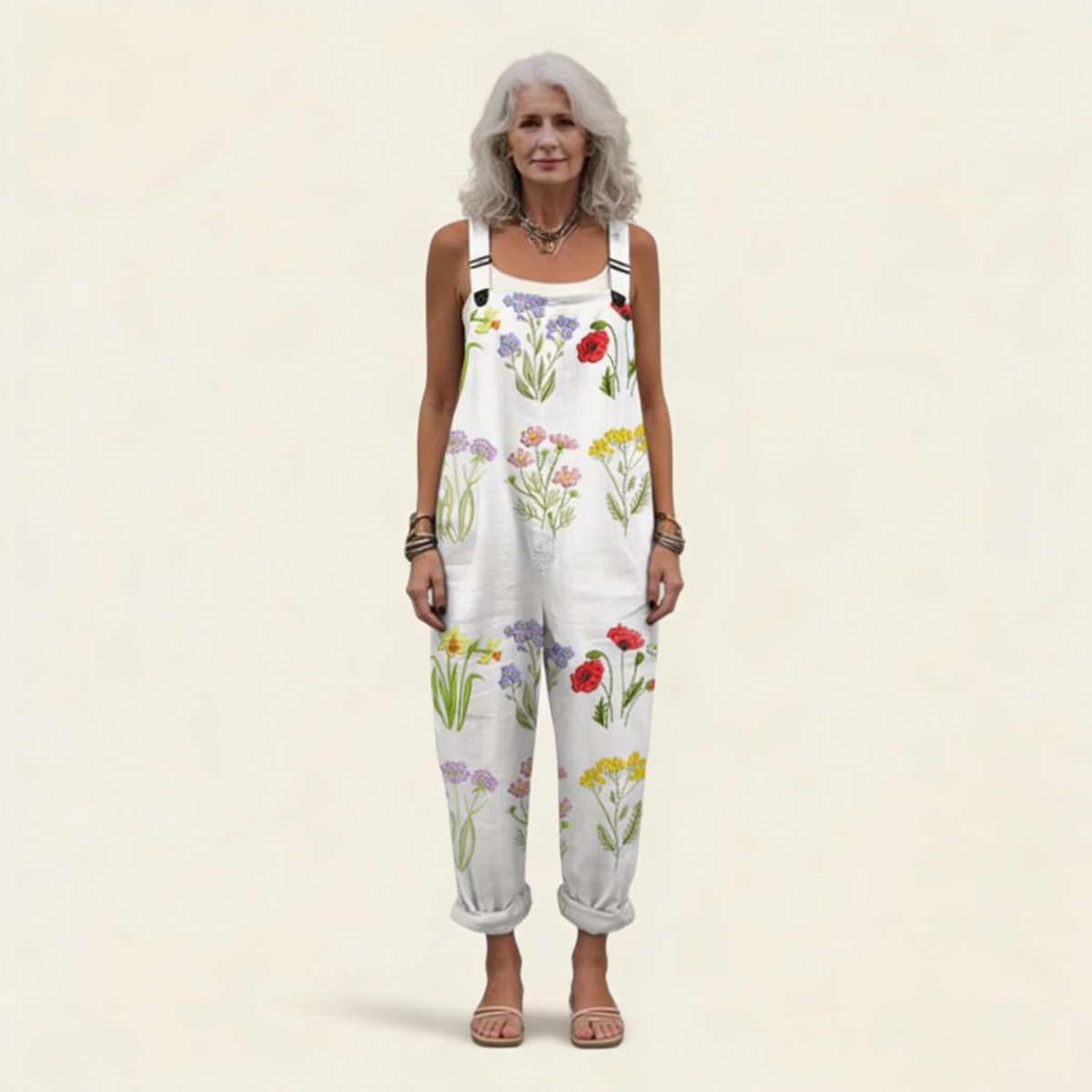 Grete | Latzhose in Weiß mit Feldblumen
