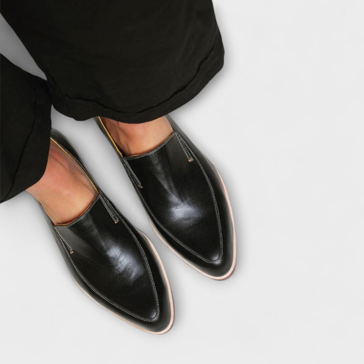 Sieglinde | Schwarzer spitzer Loafer