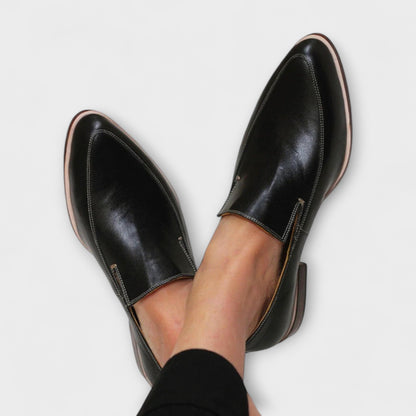 Sieglinde | Schwarzer spitzer Loafer