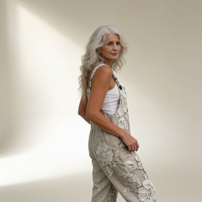 Birgit | Latzhose mit gestickten Blumen