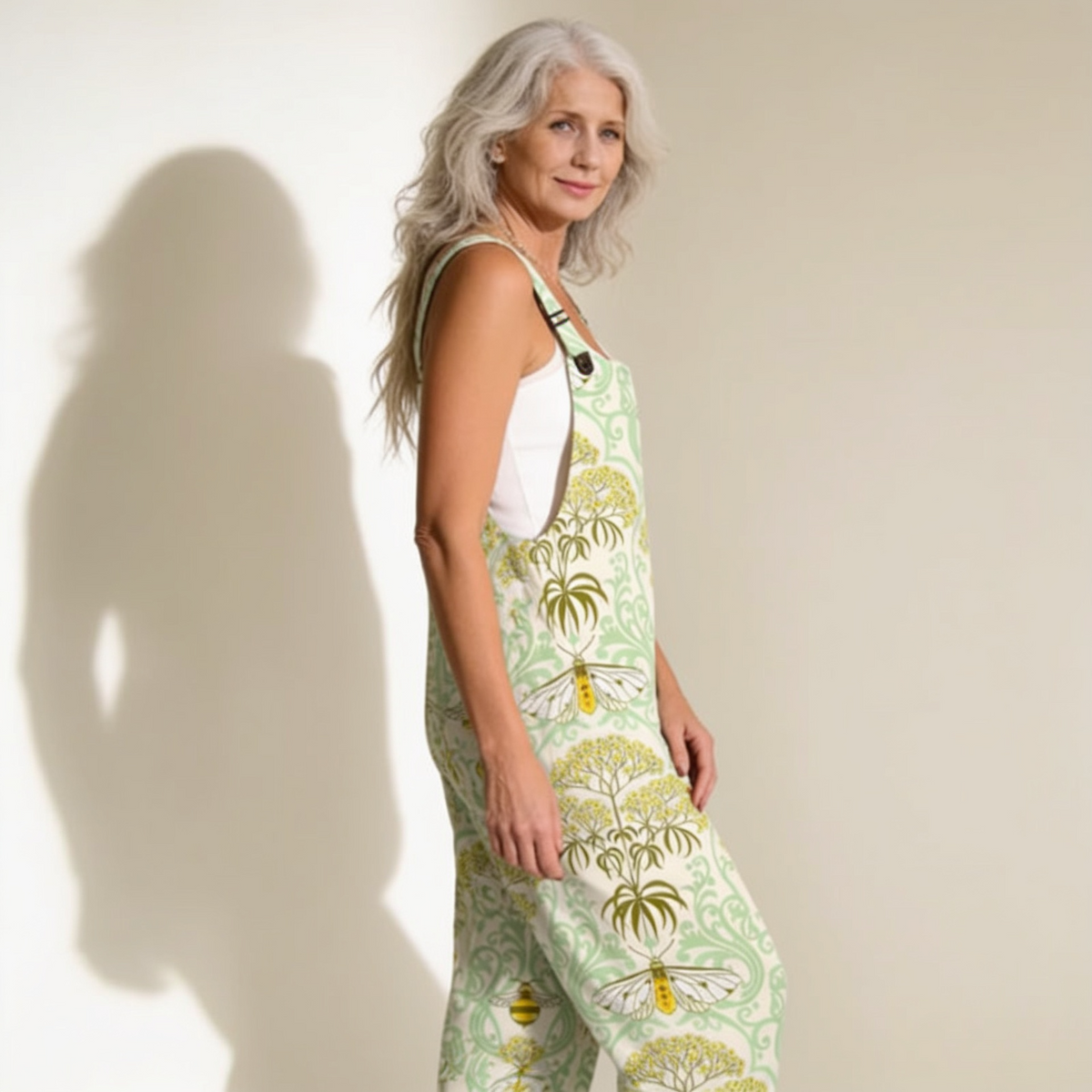 Vera | Latzhose mit Jugendstil-Muster und Bienen