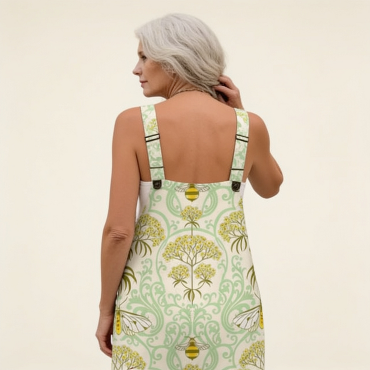 Vera | Latzhose mit Jugendstil-Muster und Bienen