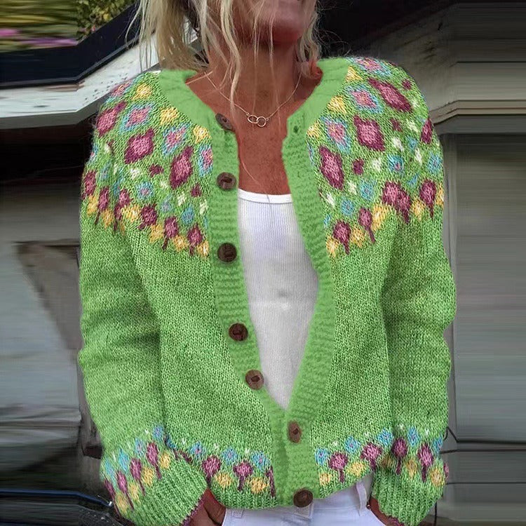 Waltraud | Limettengrüne Strickjacke mit floralem Passenmuster
