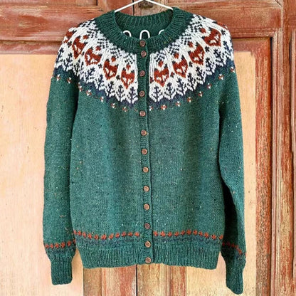 Brigitte | Grüne Strickjacke mit nordischem Muster