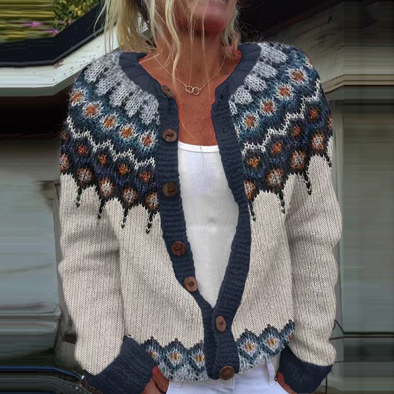 Erika | Graue Strickjacke mit Schneeflockenmuster an der Passe