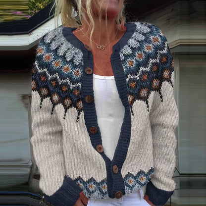 Erika | Graue Strickjacke mit Schneeflockenmuster an der Passe