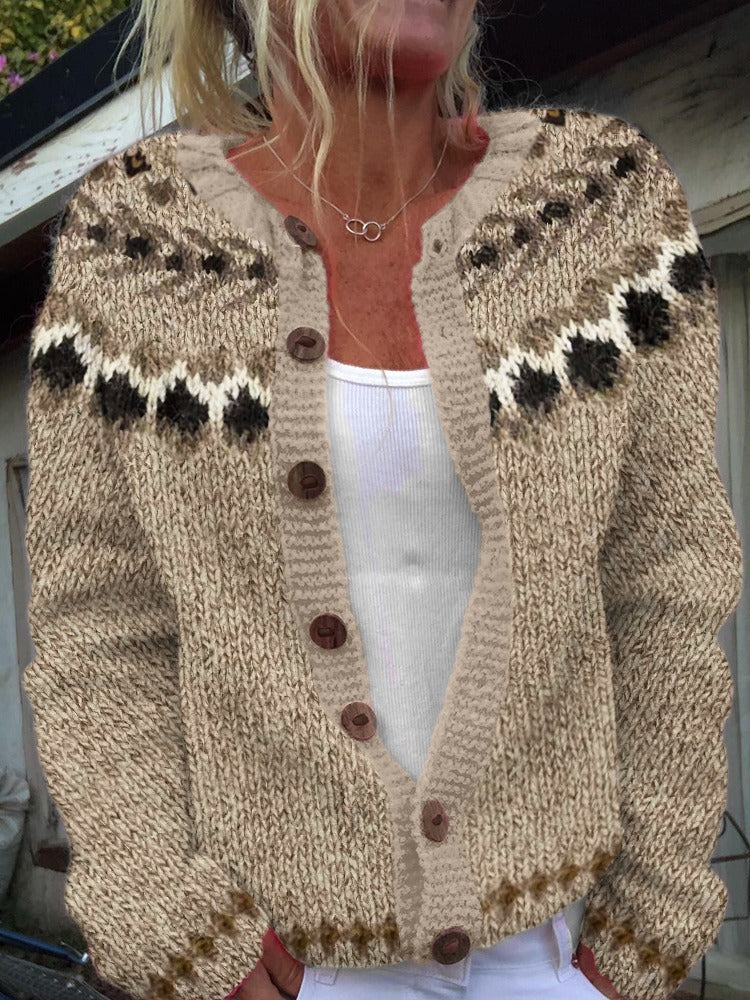 Angelika | Beige Strickjacke im traditionellen Stil