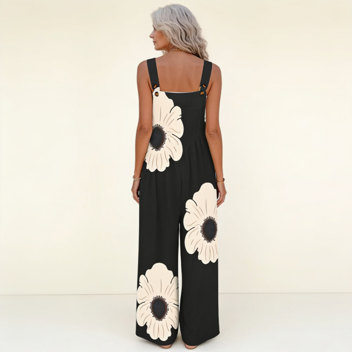 Annika | Latzhose mit großer Blüte