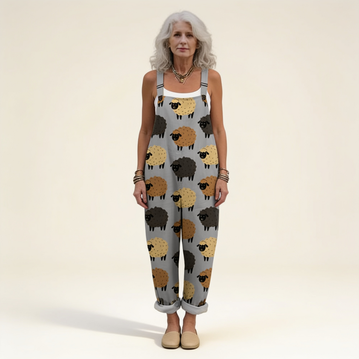 Jutta | Latzhose in Grau mit Schafen