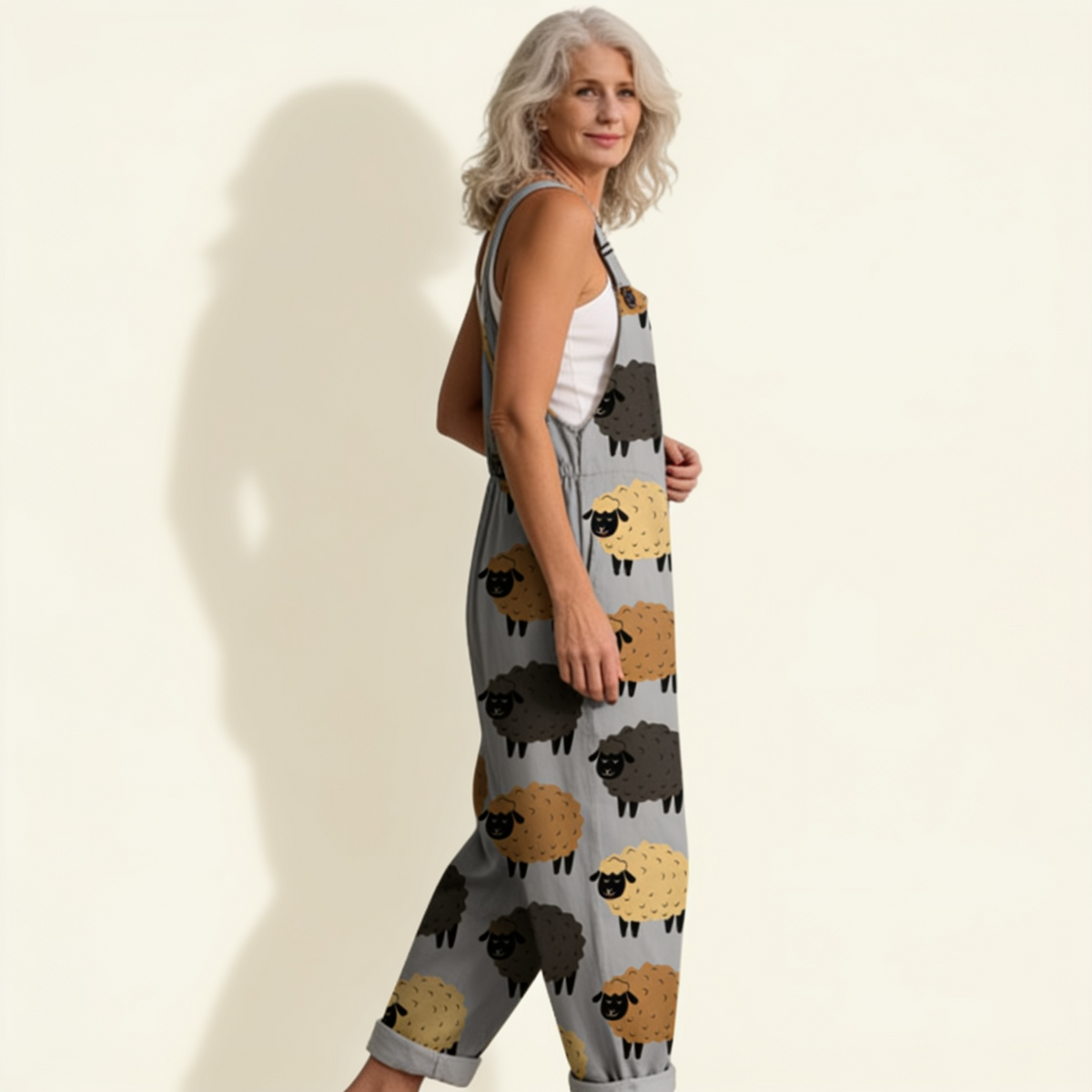 Jutta | Latzhose in Grau mit Schafen