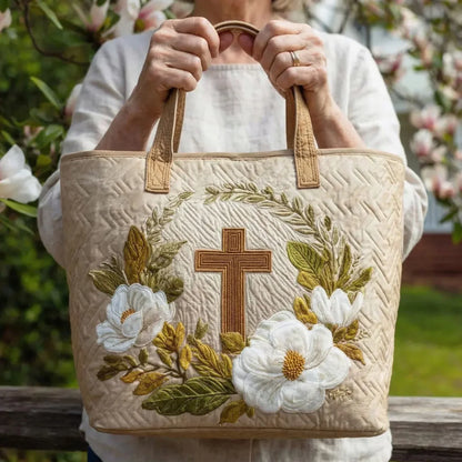 Luitgard | Gesteppte Tragetasche mit Motiv Holzkreuz und Magnolien