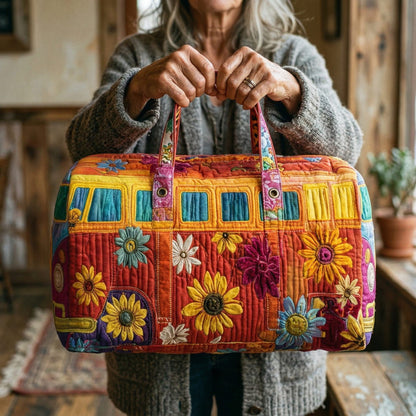 Uschi | Gesteppte Reisetasche mit Motiv Campingbus in Regenbogenfarben