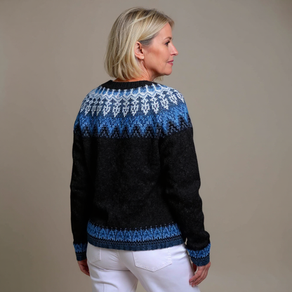 Gabriele | Schwarz-blaue Strickjacke mit nordischem Muster