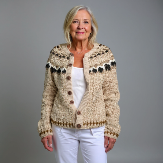 Angelika | Beige Strickjacke im traditionellen Stil